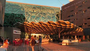 The wide spans made possible by the use of steel allow people to congregate underneath, or walk through and around the structure, without impediment. 